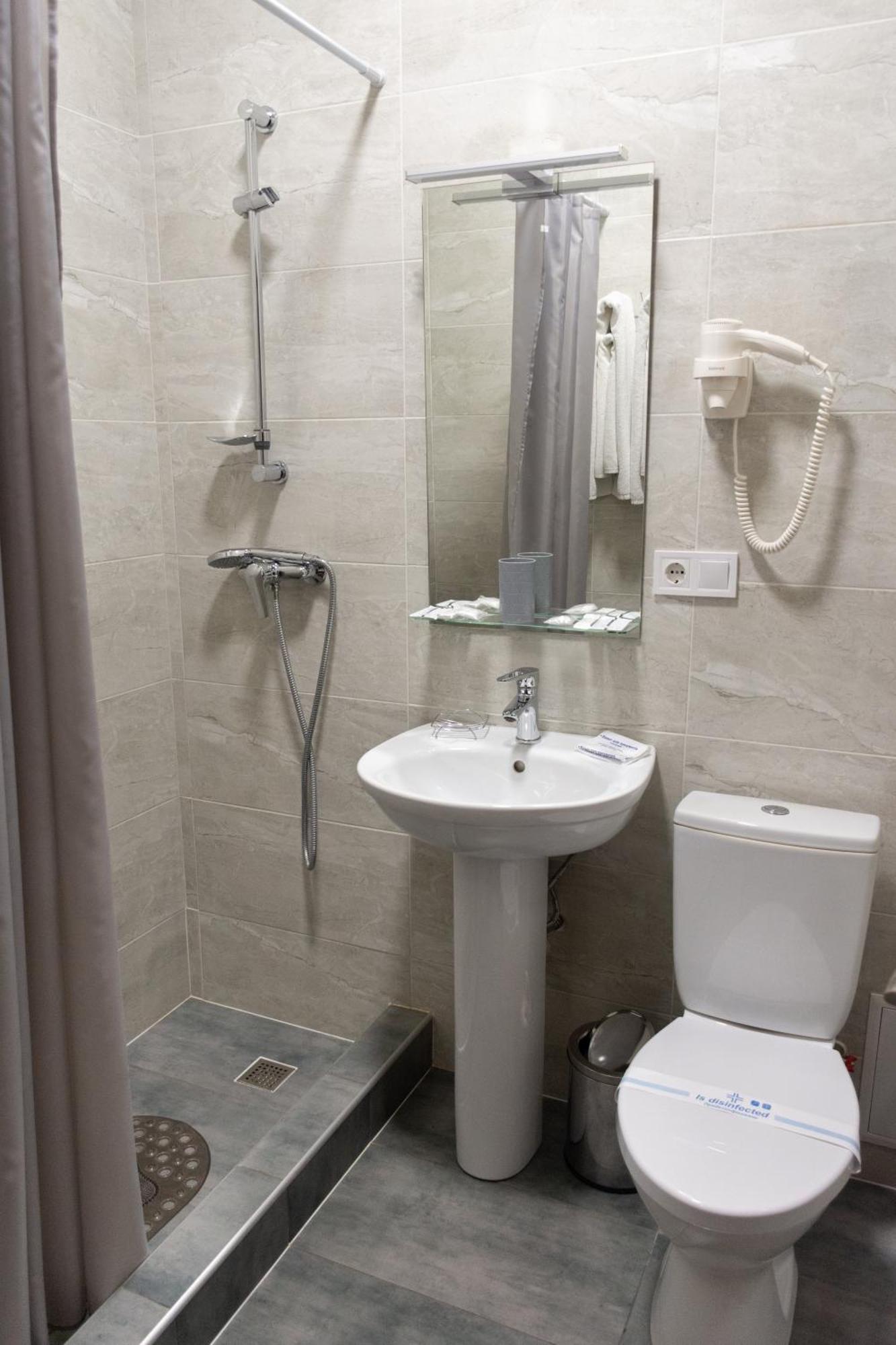 Kremin Hotel Kremenchuk Ngoại thất bức ảnh