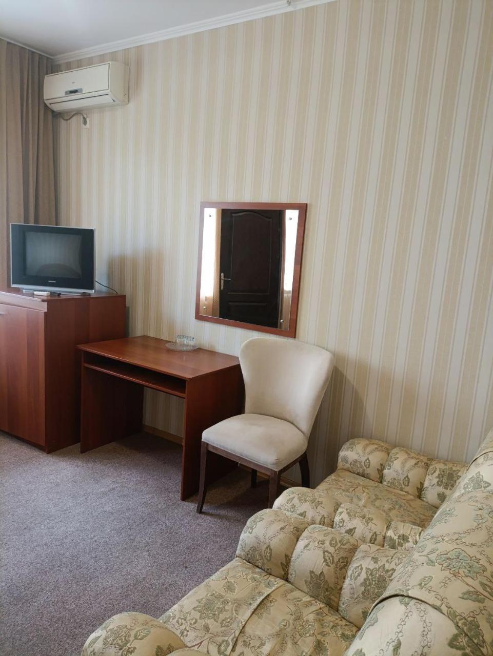 Kremin Hotel Kremenchuk Ngoại thất bức ảnh