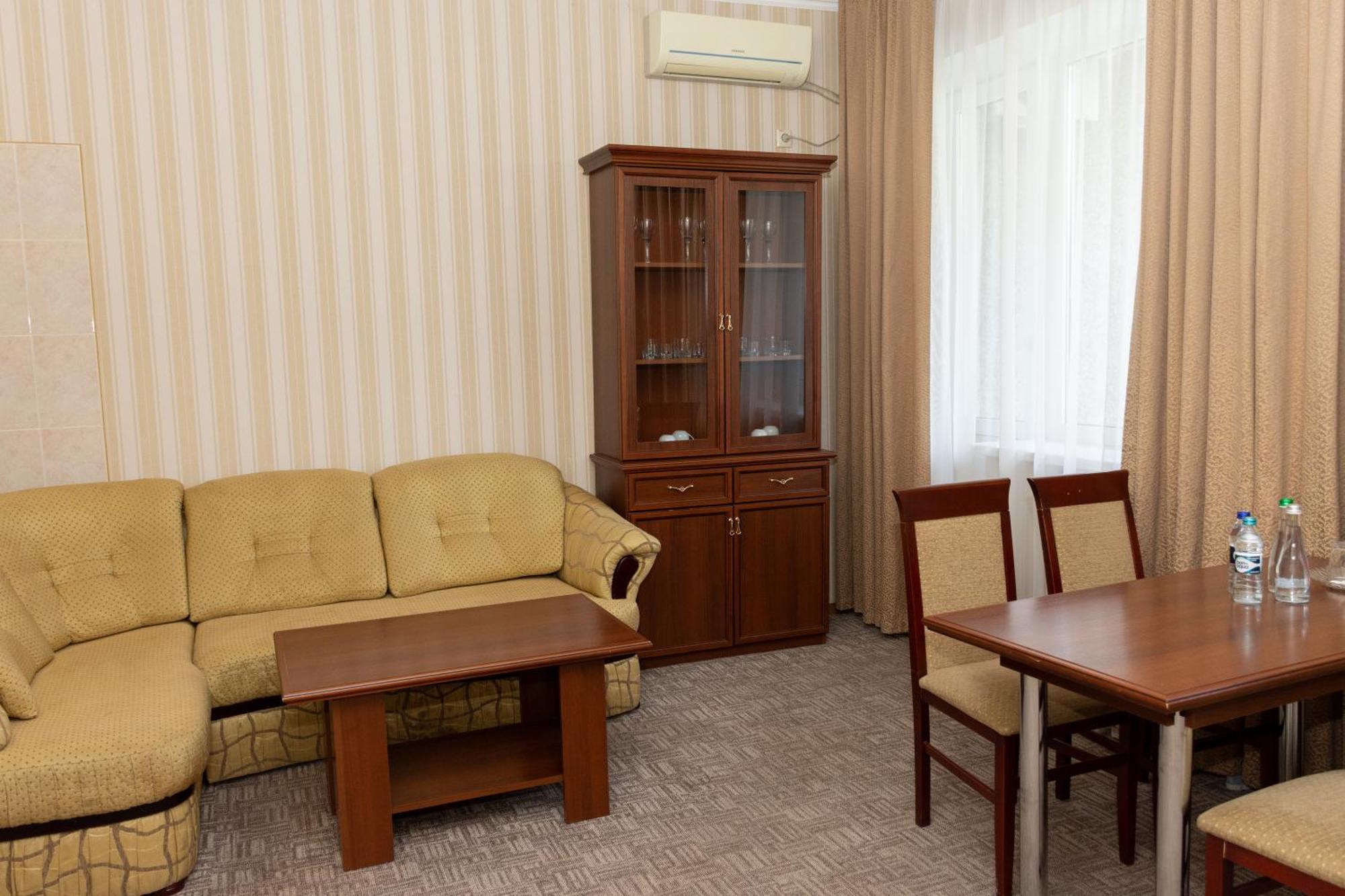 Kremin Hotel Kremenchuk Ngoại thất bức ảnh