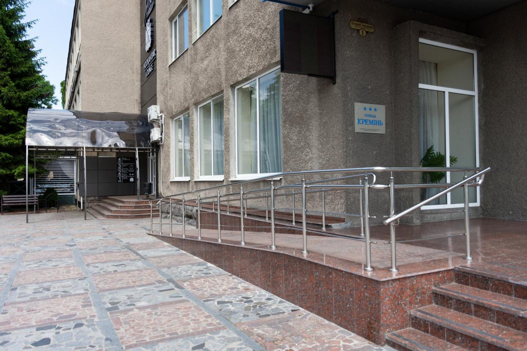 Kremin Hotel Kremenchuk Ngoại thất bức ảnh